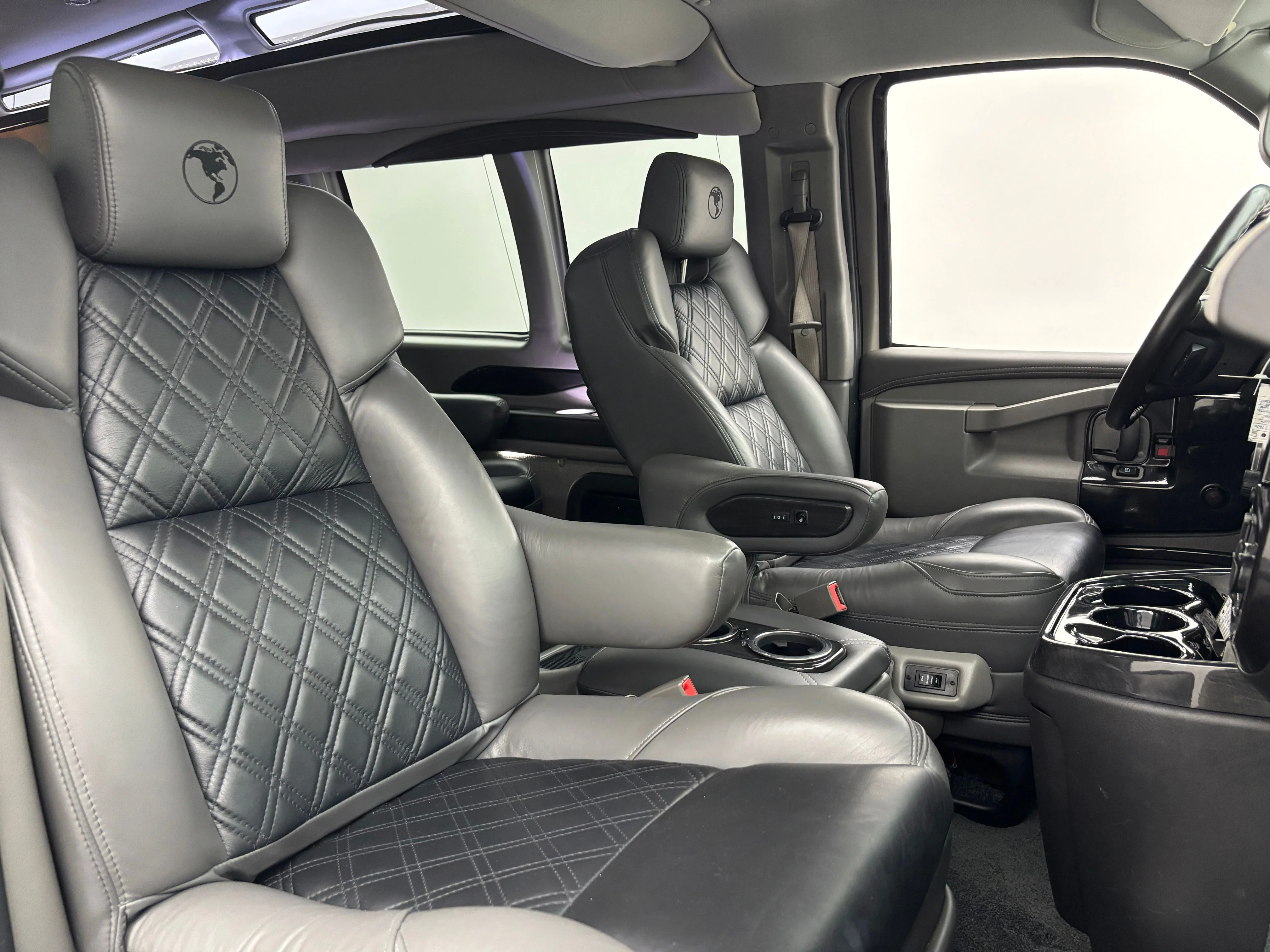 Used 2020 Onyx Black GMC Explorer Limited SE image 25