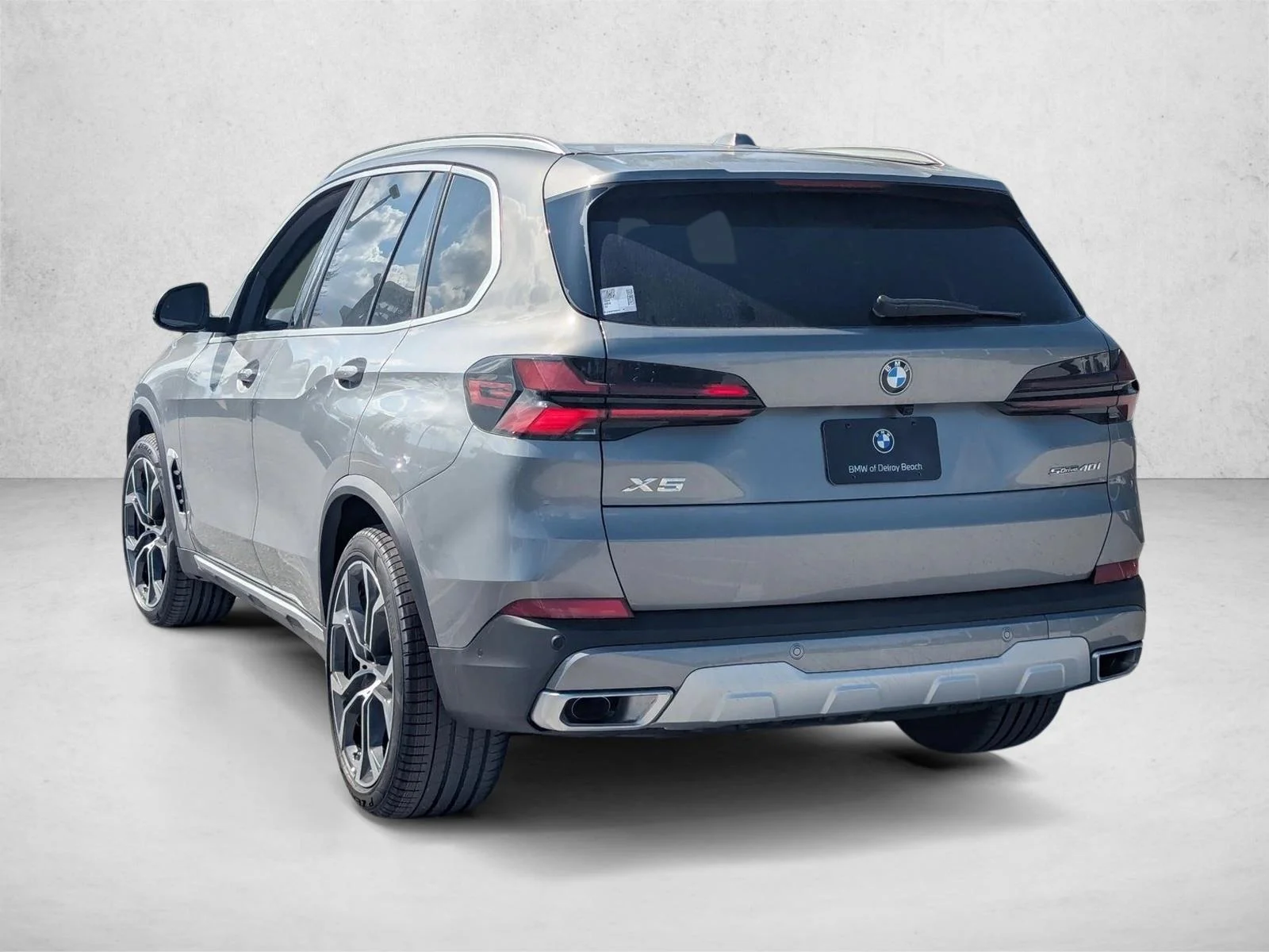 Used 2026 Skyscraper Grey Metallic BMW sDrive40i image 8
