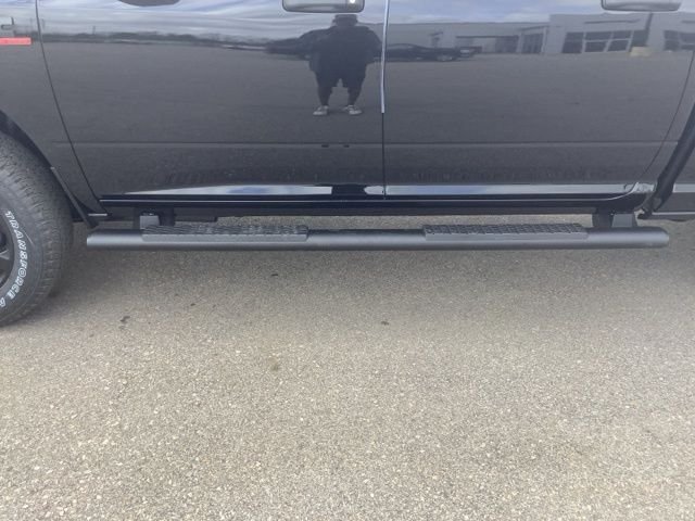 New 2026 Diamond Black Crystal Pearl-Coat Exterior Paint RAM Tradesman image 13