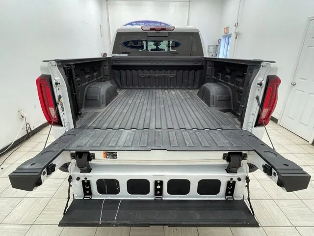 Certified Used 2023 White GMC  image 23