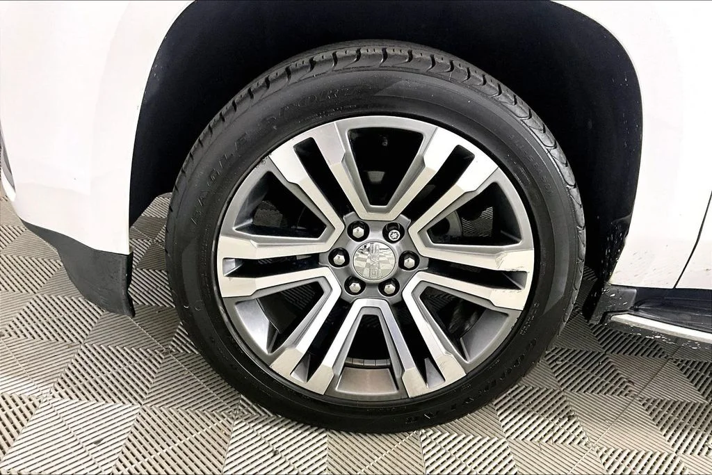 Certified Used 2019 Summit White GMC Denali image 7