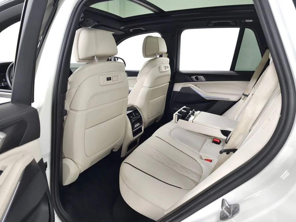 Used 2023 White BMW xDrive40i image 39
