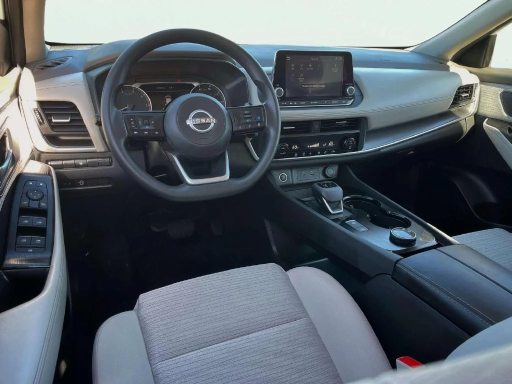 Used 2023 Pearl White Tricoat Nissan SV image 28
