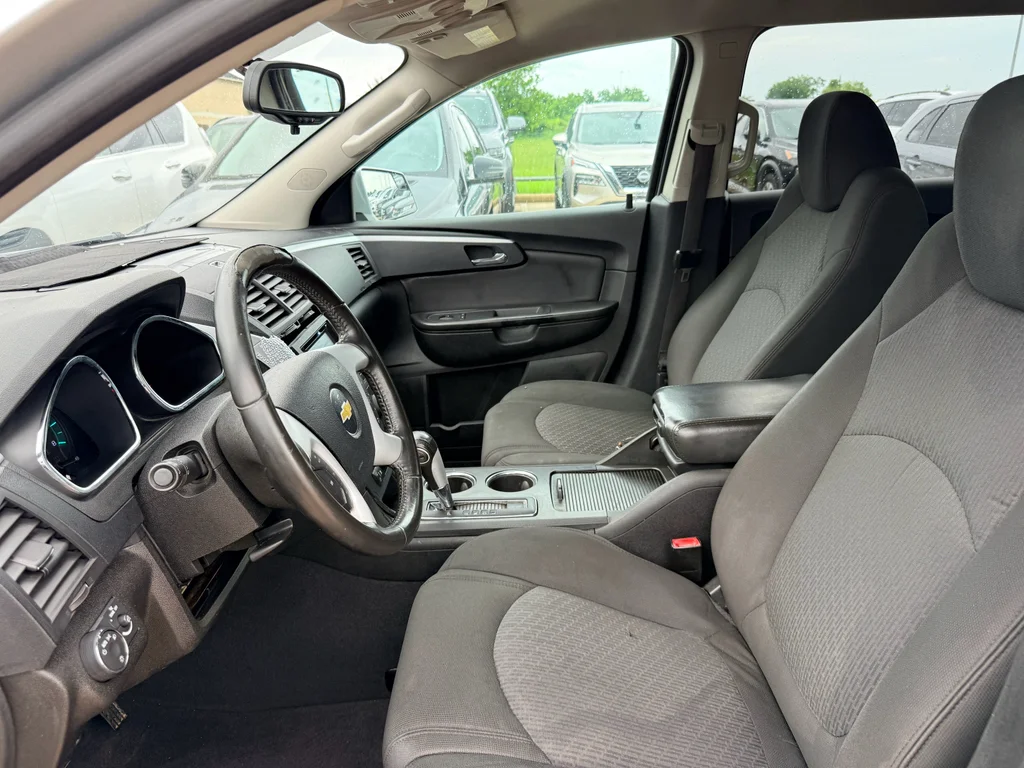 Used 2011 Silver Ice Metallic Chevrolet LT w/1LT image 14