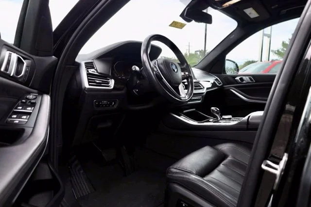 Used 2020 Black BMW xDrive40i image 16