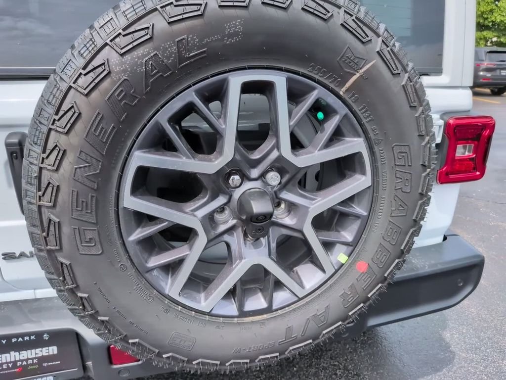 New 2026 Bright White Clear-Coat Exterior Paint Jeep Sahara image 7
