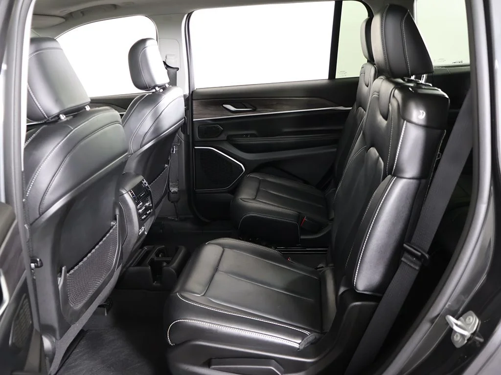 Used 2022 Gray Jeep Limited image 40