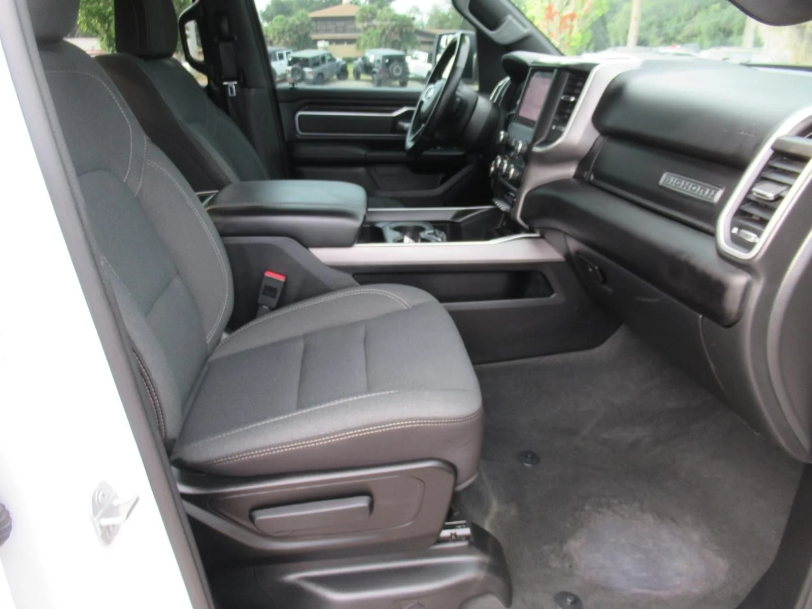 Used 2022 White Ram Big Horn/Lone Star image 12