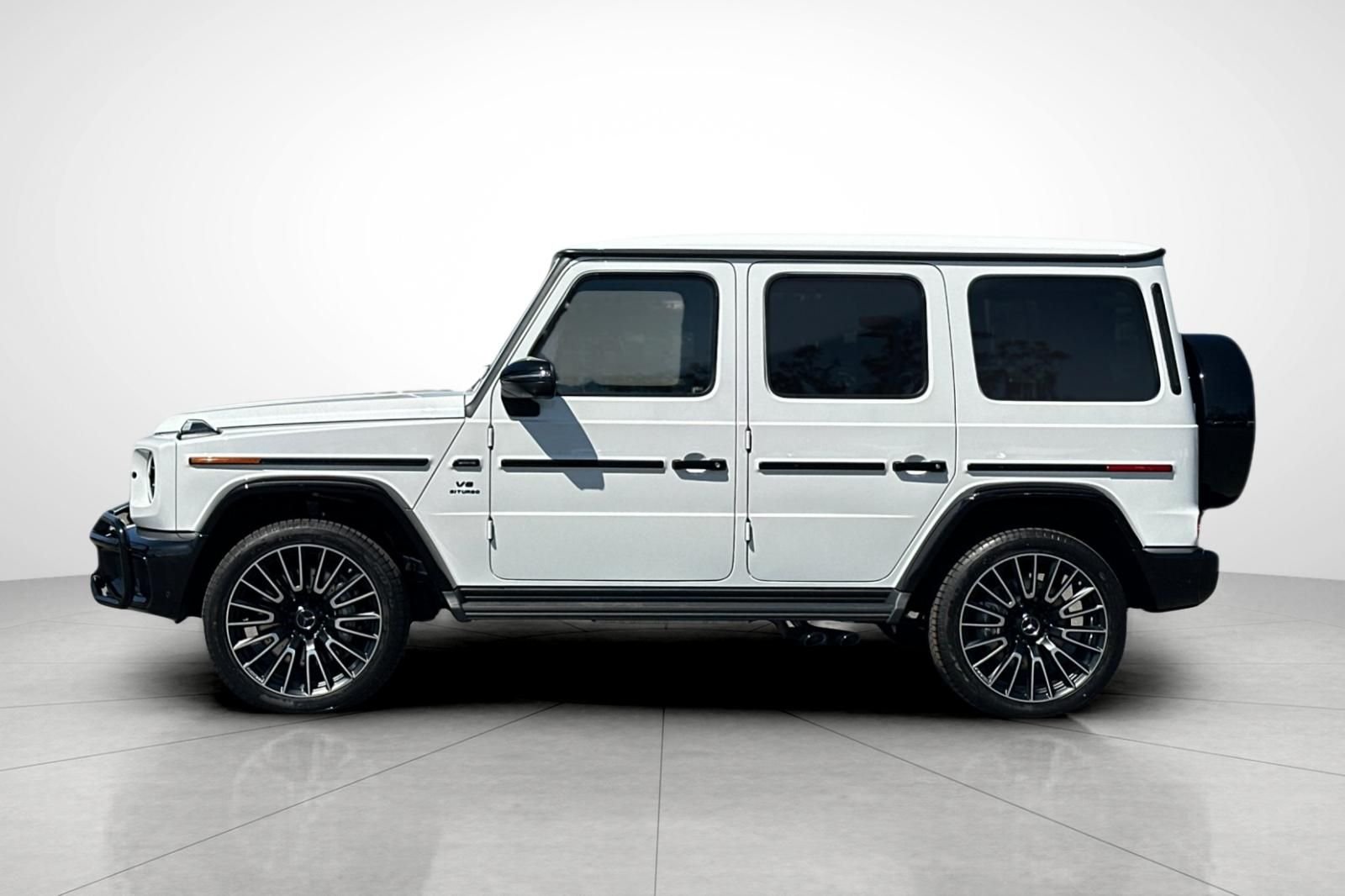 New 2026 MANUFAKTUR Moonlight White Metallic Mercedes-Benz G 63 AMG® image 32