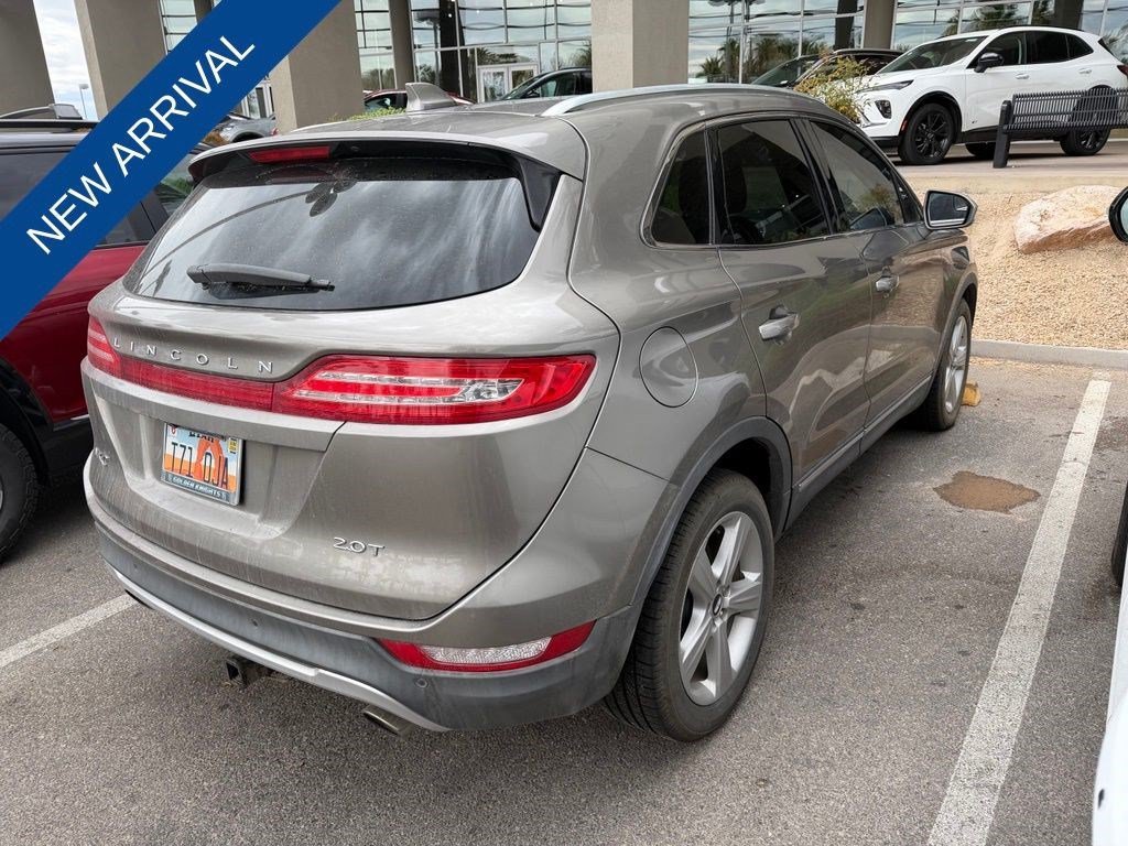 Used 2017 Ingot Silver Metallic Lincoln Premiere image 19