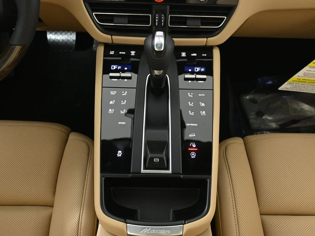 2026 Porsche Macan - Photo 24