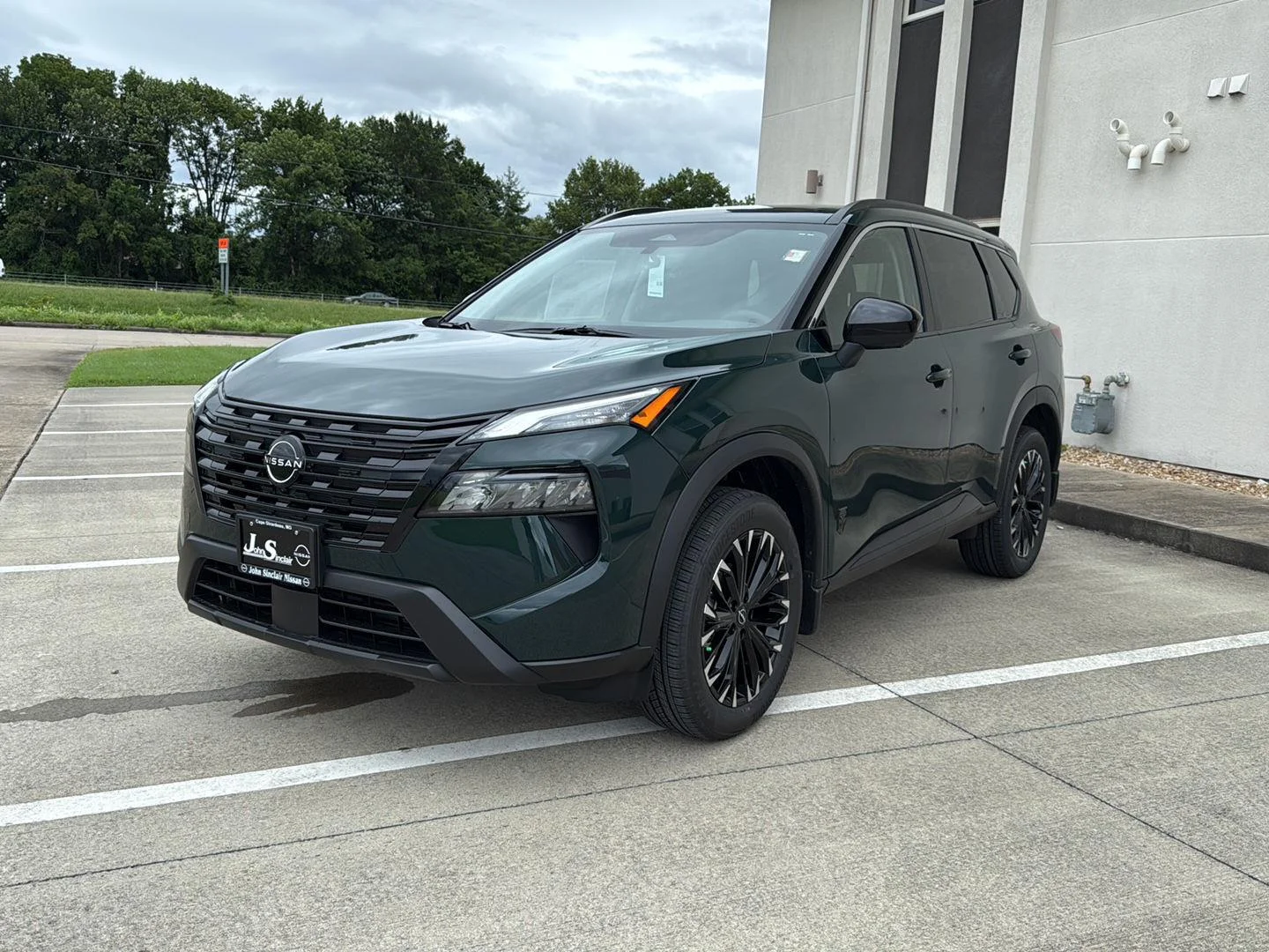 New 2026 Obsidian Green Nissan Dark Armor image 3
