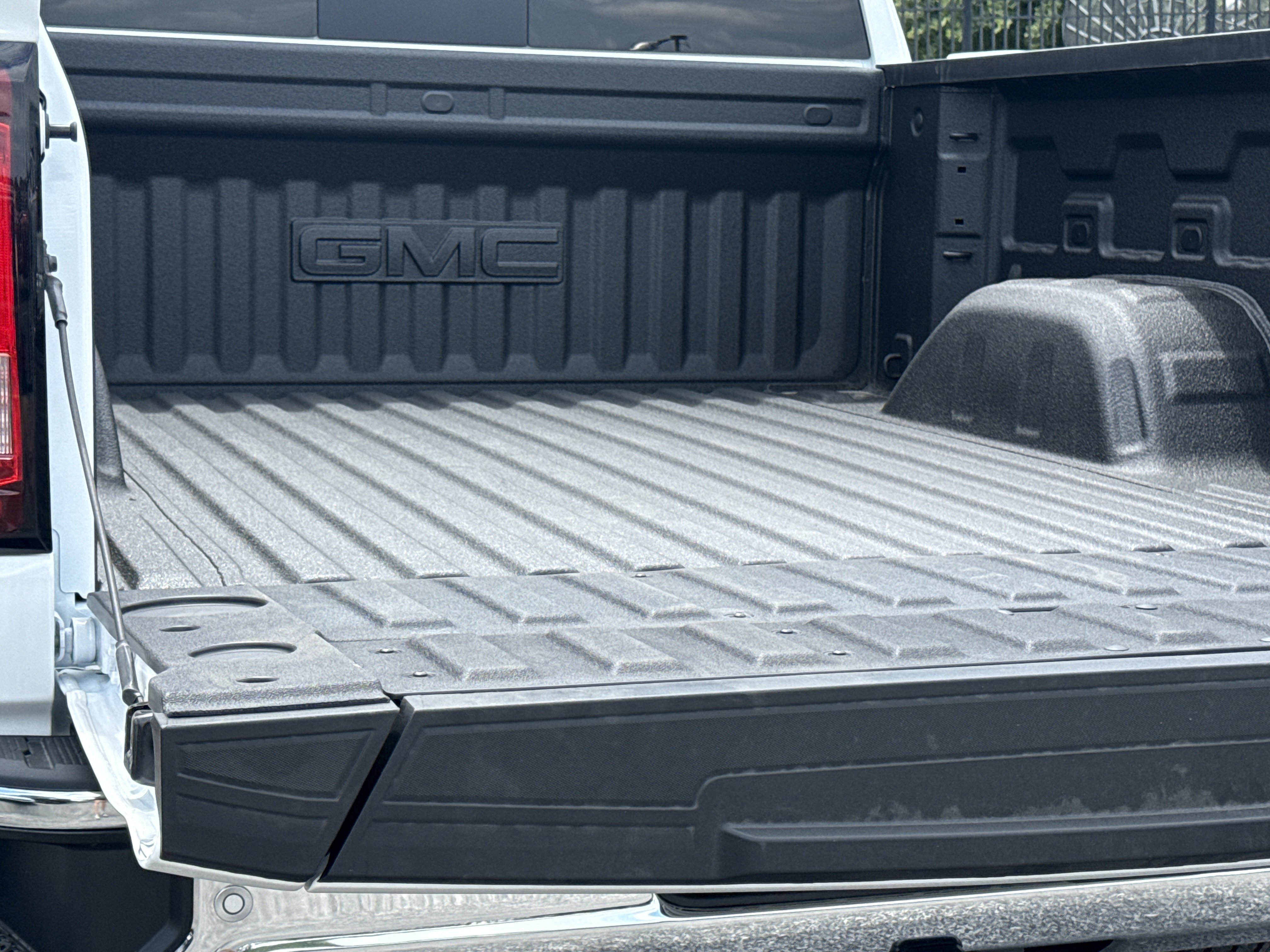 2026 GMC Sierra 1500 SLT - Photo 10