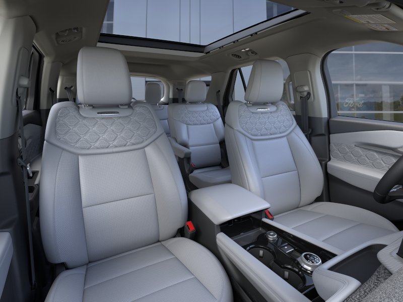 New 2026 Star White Metallic Tri-Coat Ford Platinum™ image 10