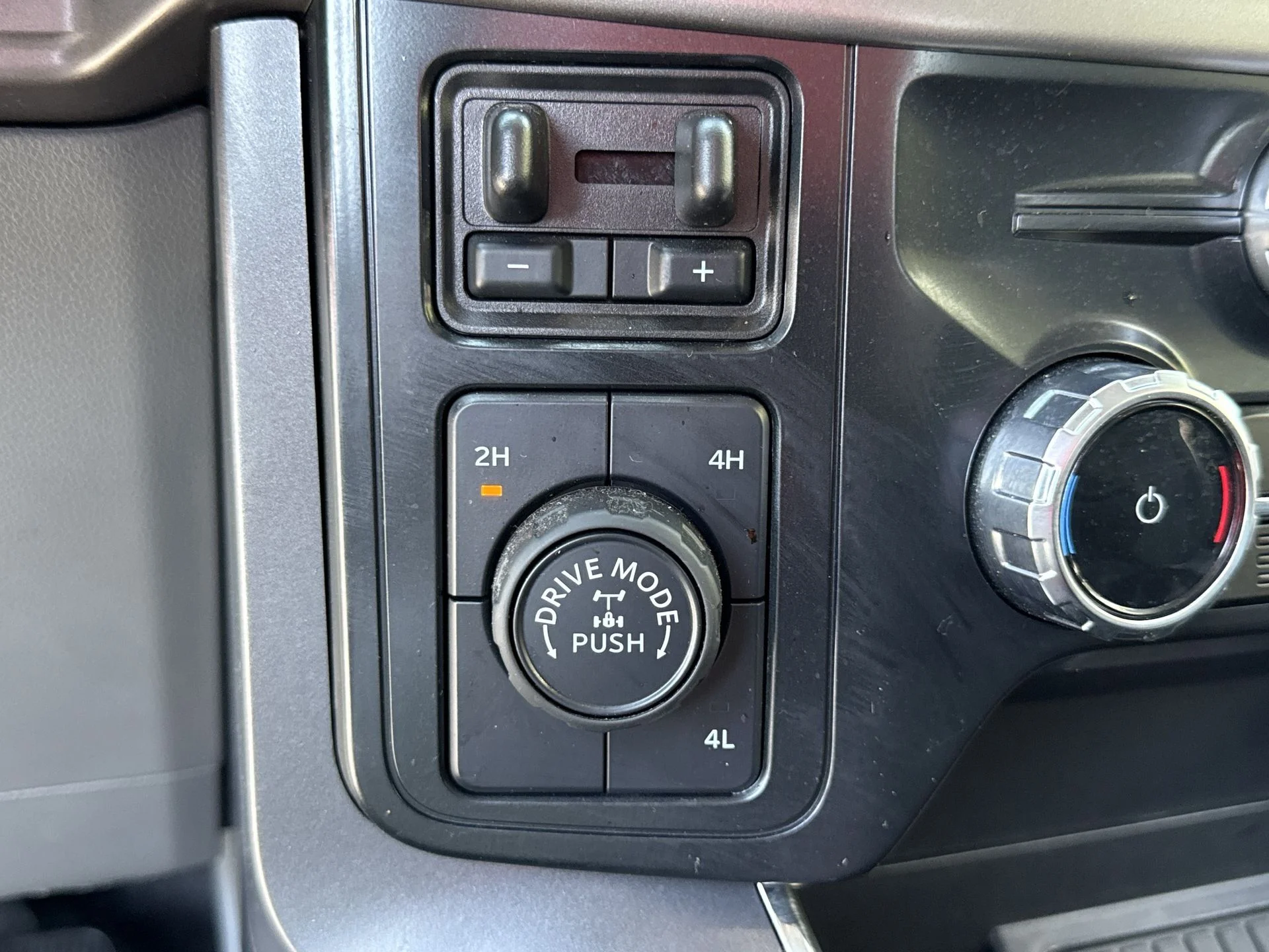 Certified Used 2024 Gray Metallic Ford XLT image 7
