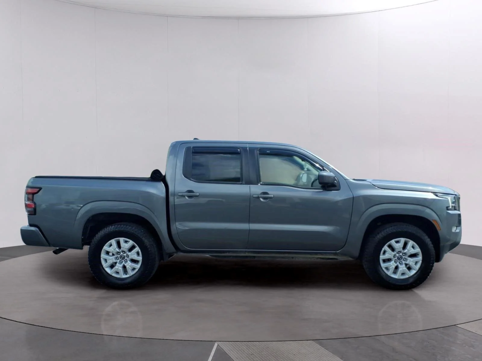 Used 2022 Gun Metallic Nissan SV image 6