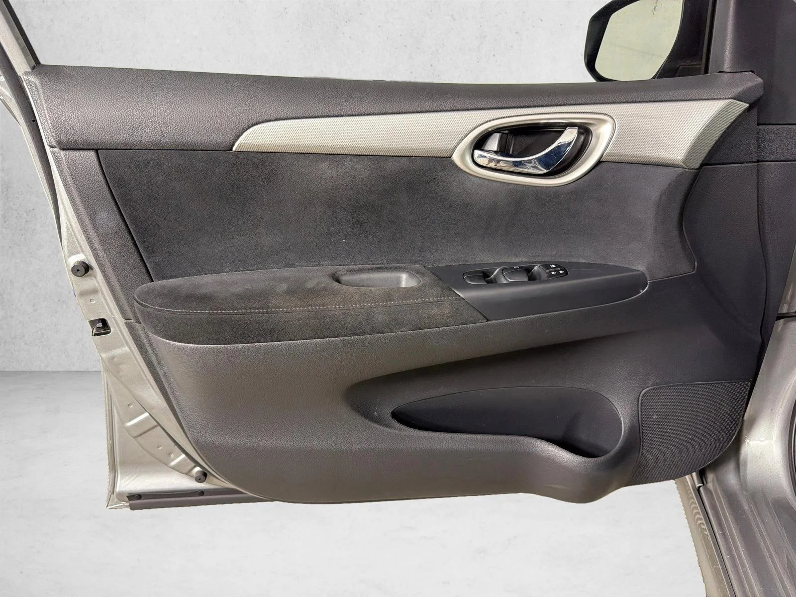 Used 2014 Black Nissan SR image 10