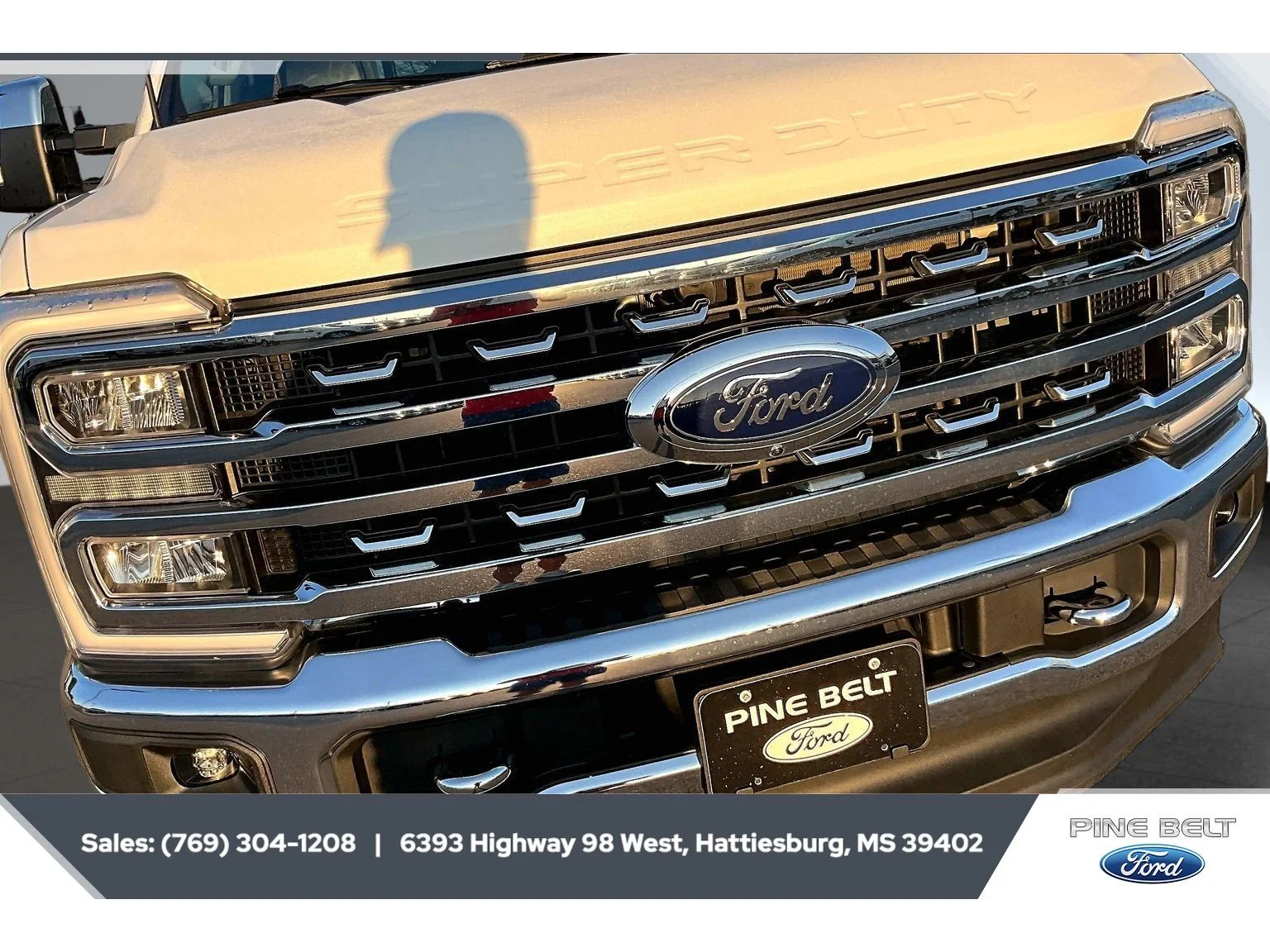 Used 2024 Star White Metallic Tri-Coat Ford LARIAT image 22