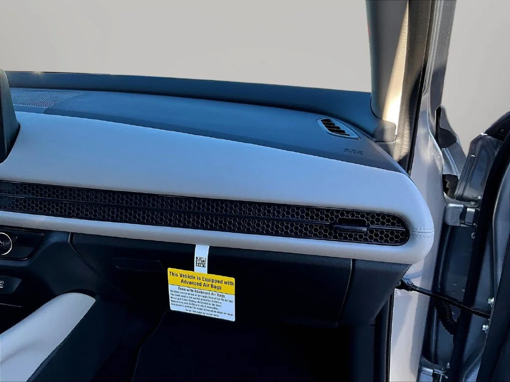 New 2027 Solar Silver Metallic Honda LX AWD image 27