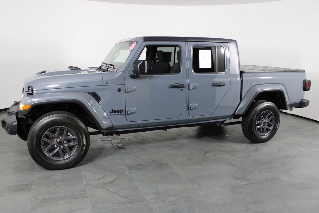 Used 2025 Gray Jeep Sport S image 10