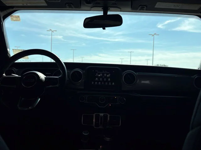 Used 2019  Jeep Sahara image 42