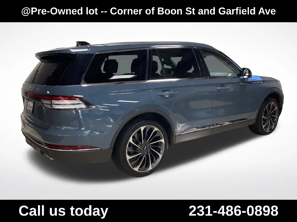 Used 2025 Blue Lincoln Reserve image 5