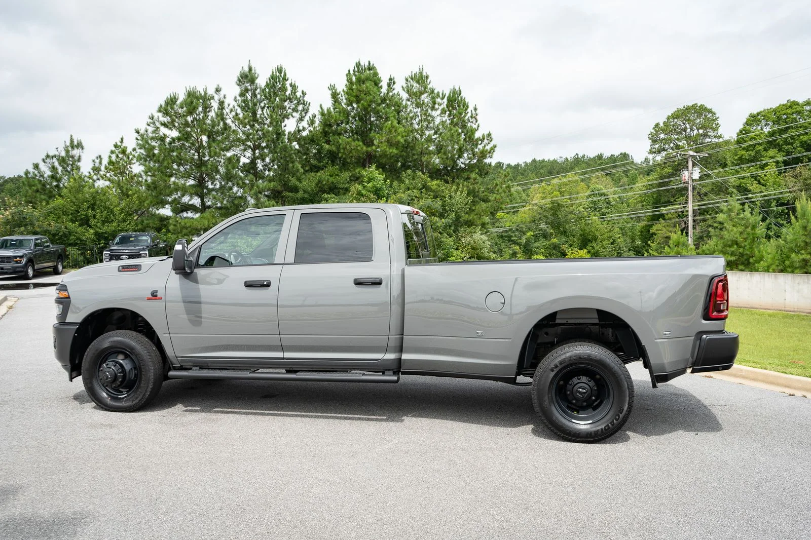 New 2026 Ceramic Gray Clear-Coat Exterior Paint RAM Tradesman image 7