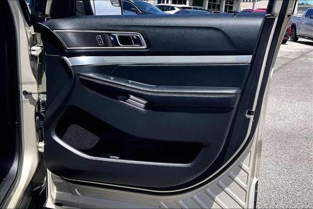 Used 2017 Gold Ford XLT image 27