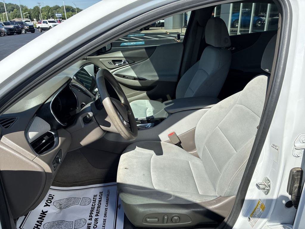 Used 2020 White Chevrolet LT image 11