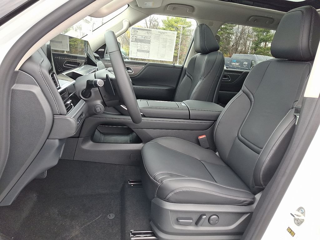 New 2026 RADIANT WHITE INFINITI Pure 4WD image 10