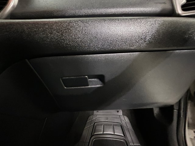 Used 2018 White Kia LX image 24