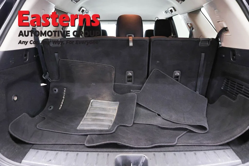 Used 2022 Gray Nissan SV image 9
