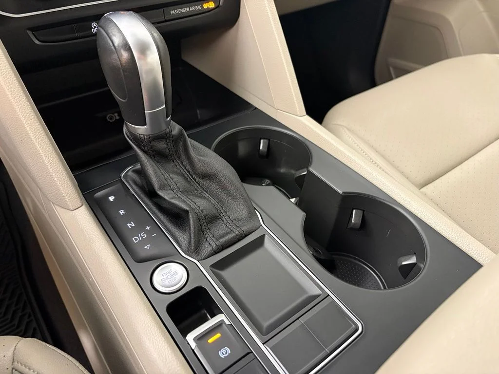 Used 2019 Black Volkswagen 3.6L V6 SE image 36