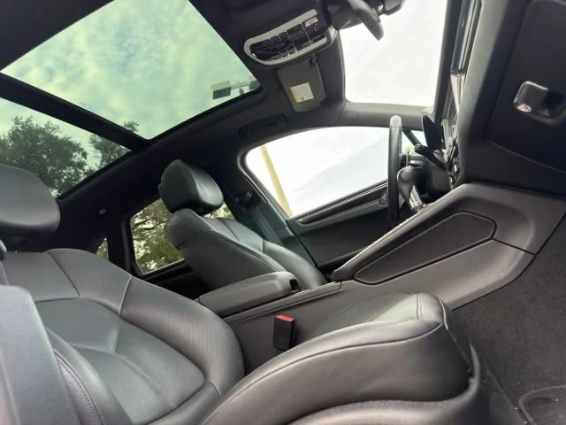 Used 2020 White Porsche Base image 10
