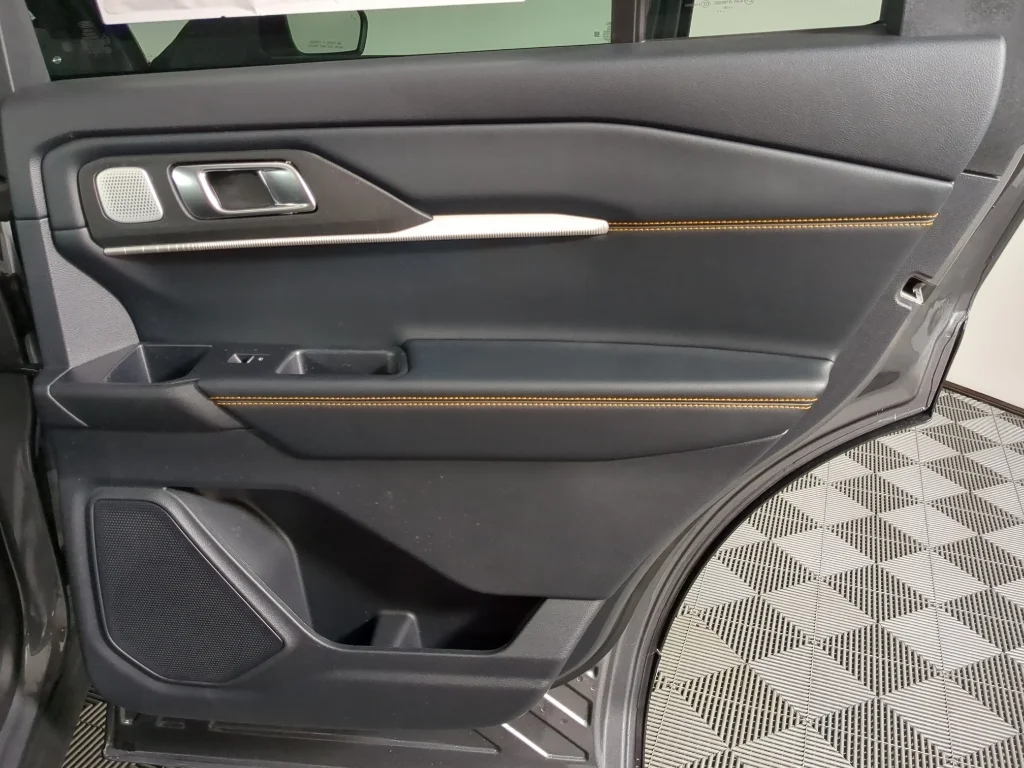 New 2026 CARBONIZED GRAY METALLIC Ford Tremor image 23
