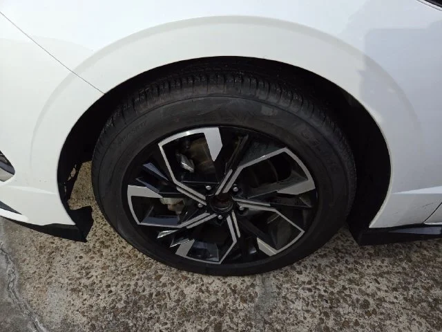Used 2025 Serenity White Hyundai SEL image 4