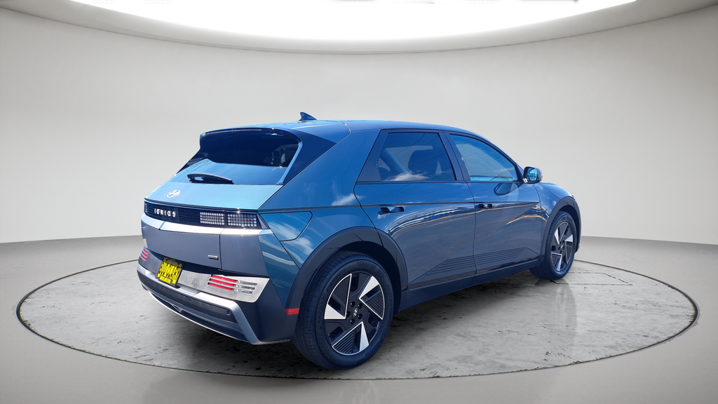 New 2026 Green Hyundai SE image 3