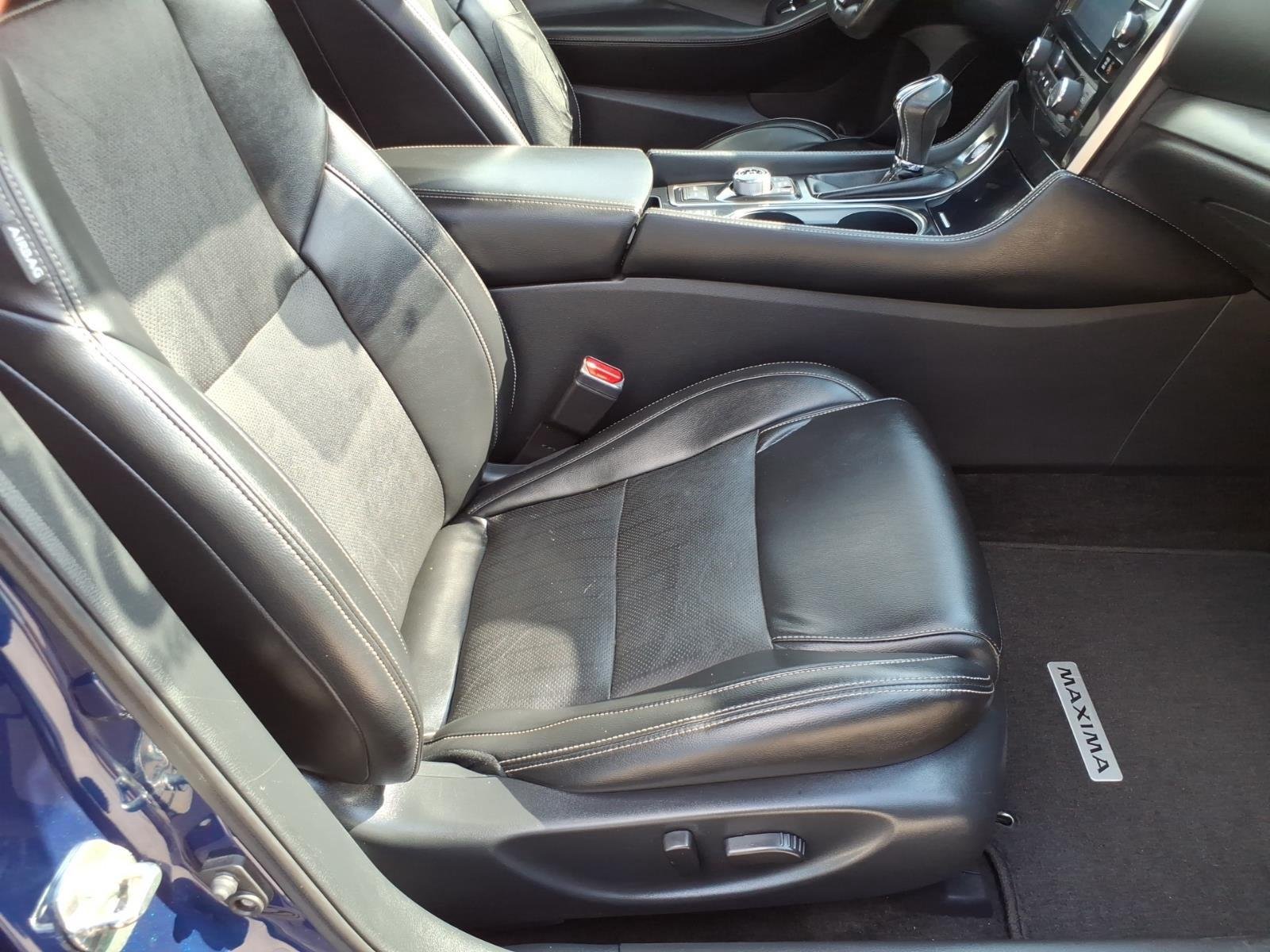 Used 2018 Deep Blue Pearl Nissan SV image 19