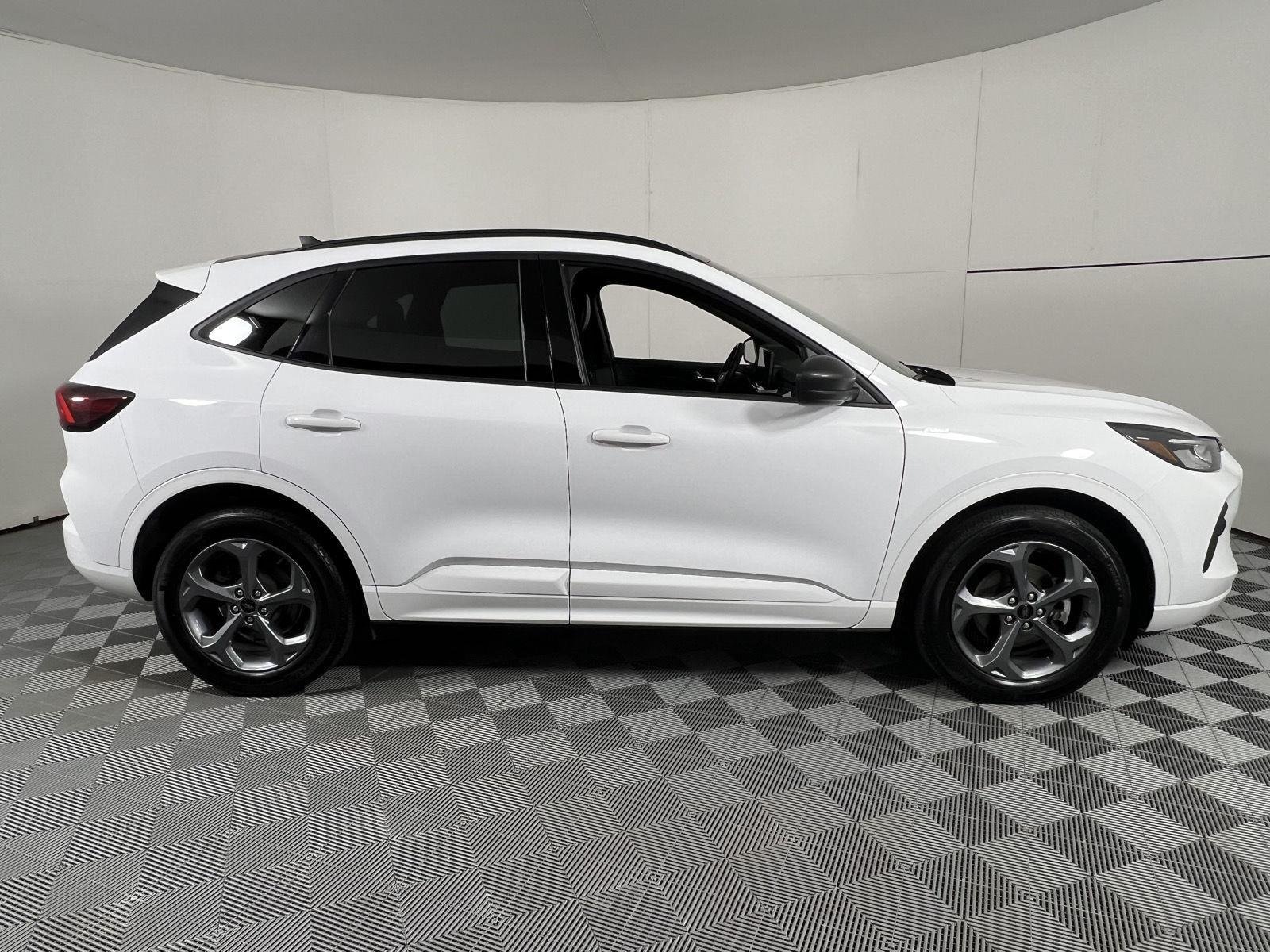Used 2023 Oxford White Ford ST-Line image 12