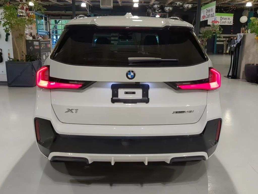 Used 2026 White BMW xDrive28i image 9