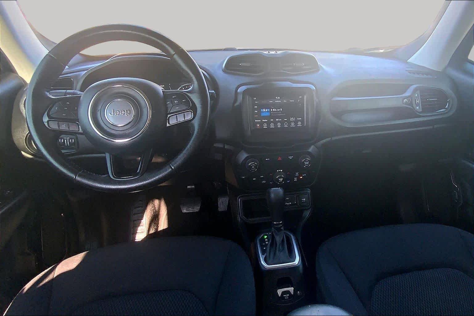 Used 2018 Granite Crystal Metallic Clearcoat Jeep Altitude image 16