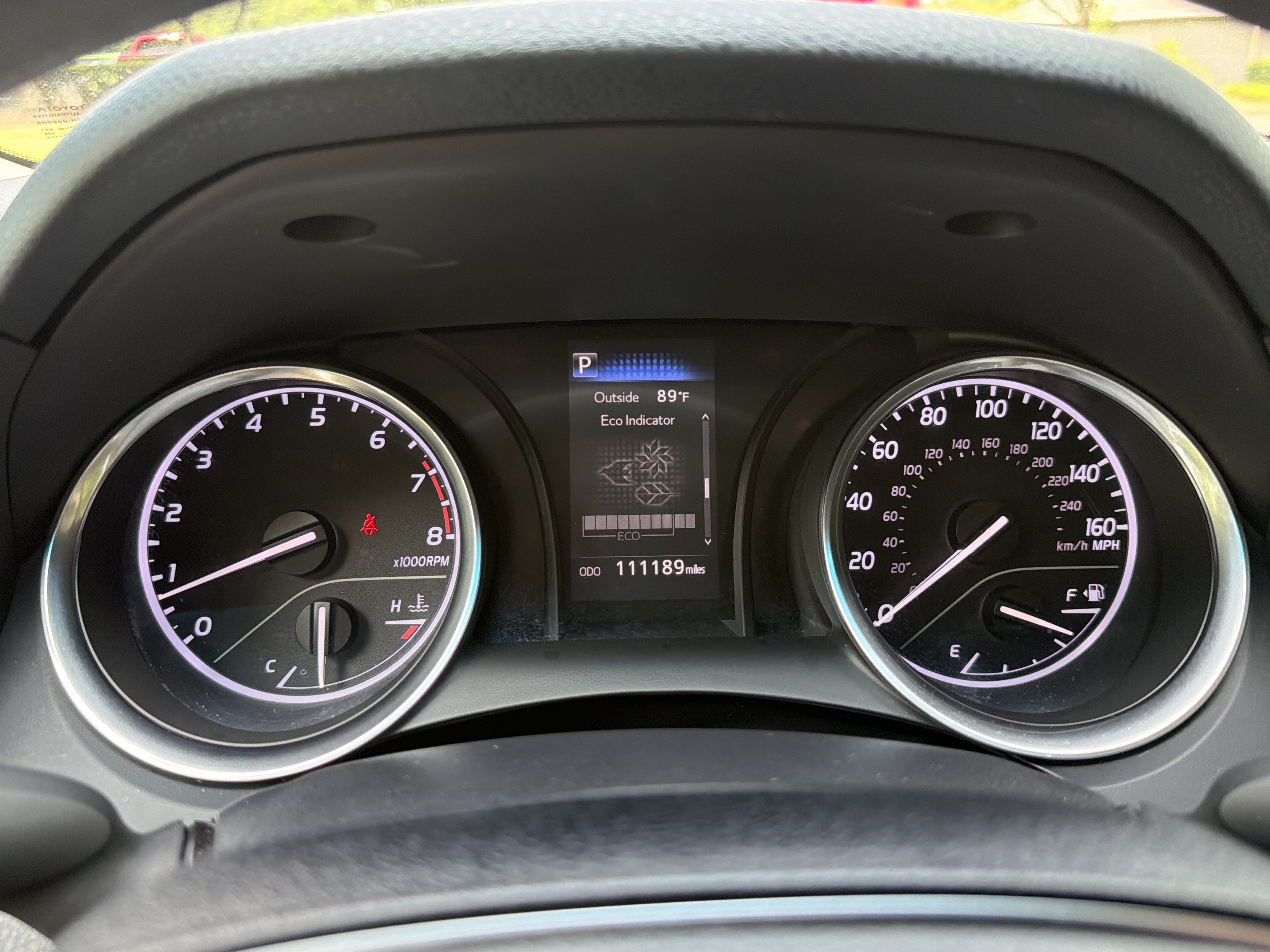 Used 2018 Super White Toyota LE image 25