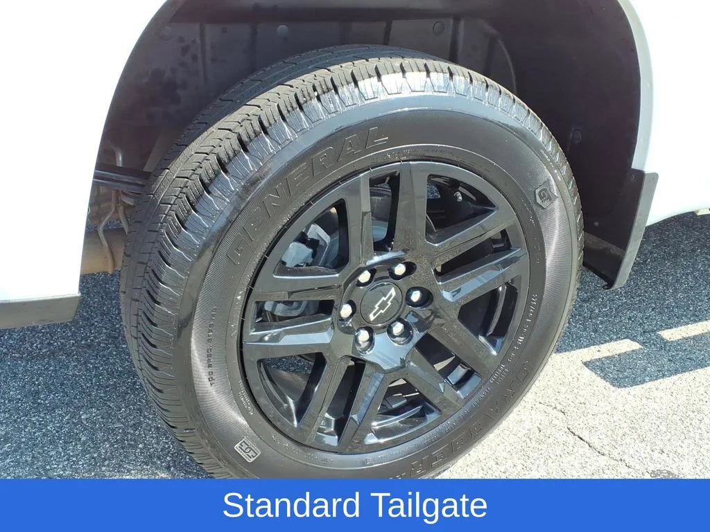 Used 2025 White Chevrolet Custom image 35