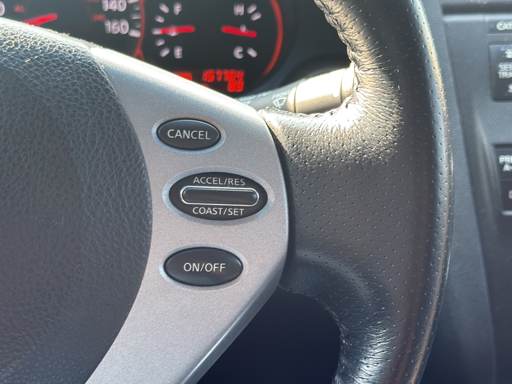 Used 2009 Red Nissan 2.5 S image 21