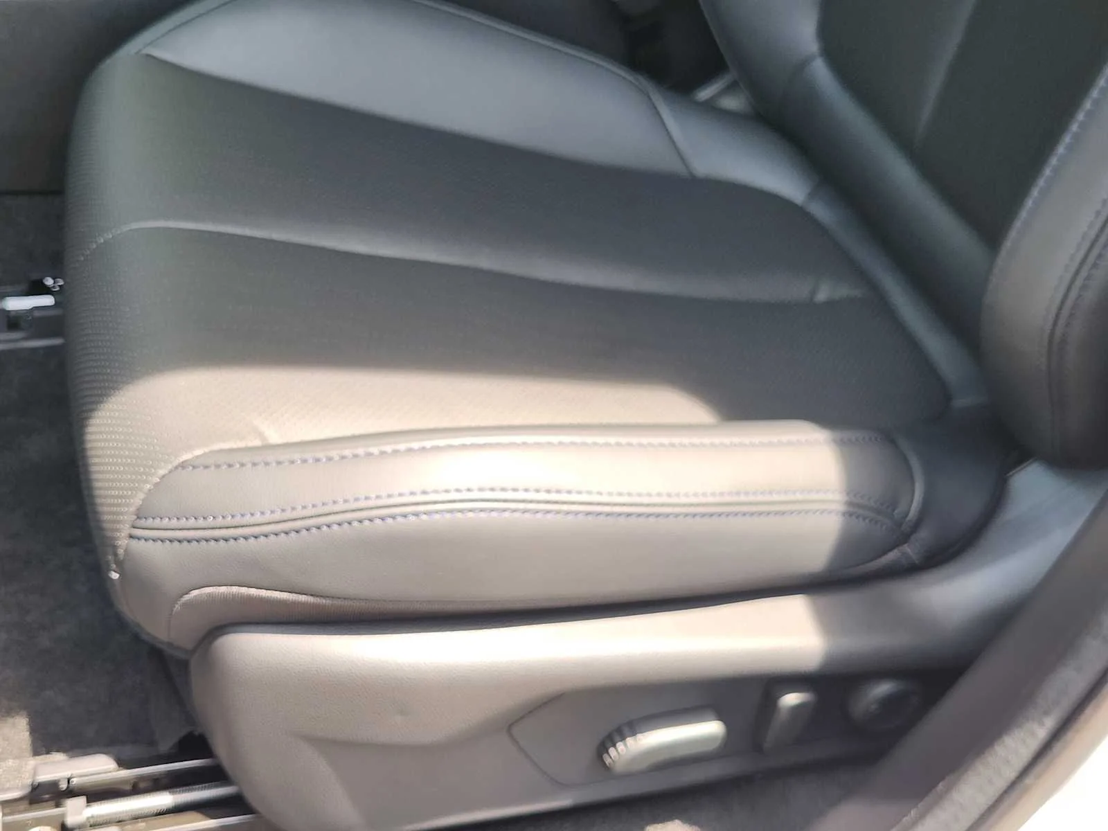 New 2026 CRYSTAL WHITE PEARL Subaru Limited Hybrid image 17