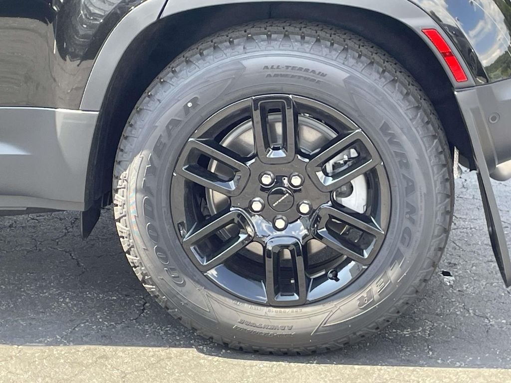 New 2026 Santorini Black Land Rover S image 11