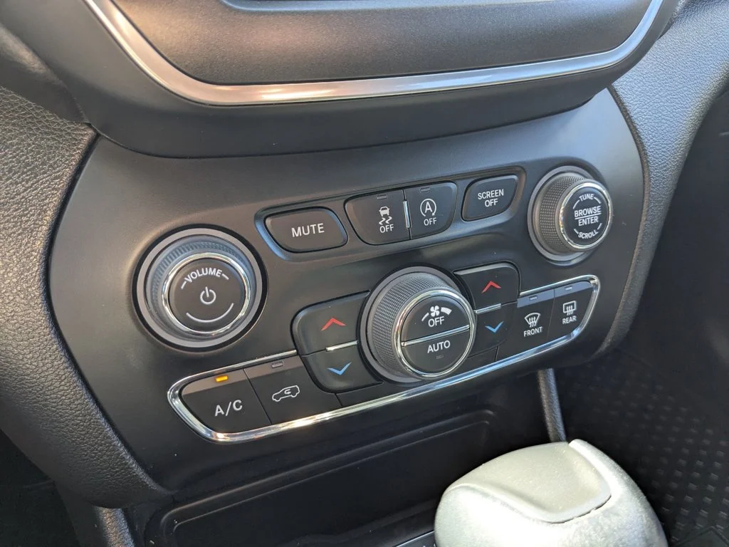 Used 2022 Bright White Clearcoat Jeep Trailhawk image 17