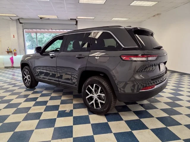Used 2025 Gray Jeep Limited image 5