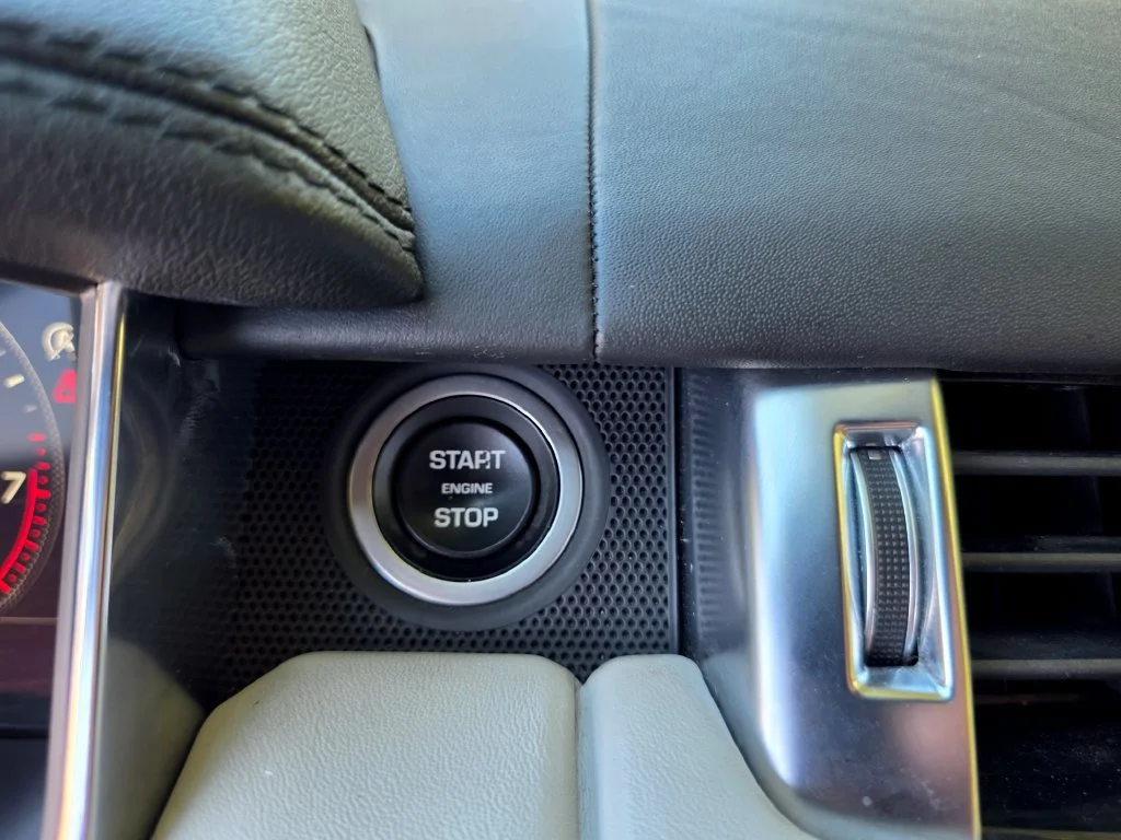 Used 2018 White Land Rover SVR image 20