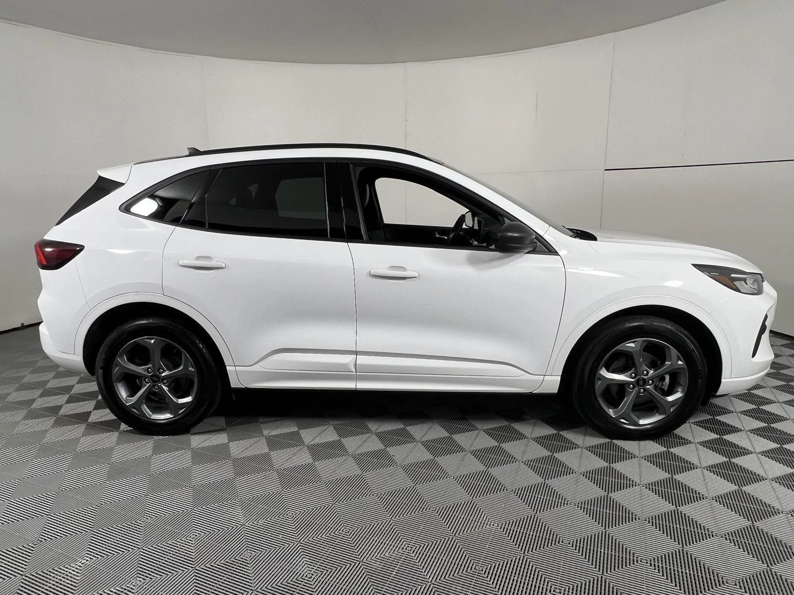 Used 2023 Oxford White Ford ST-Line image 12